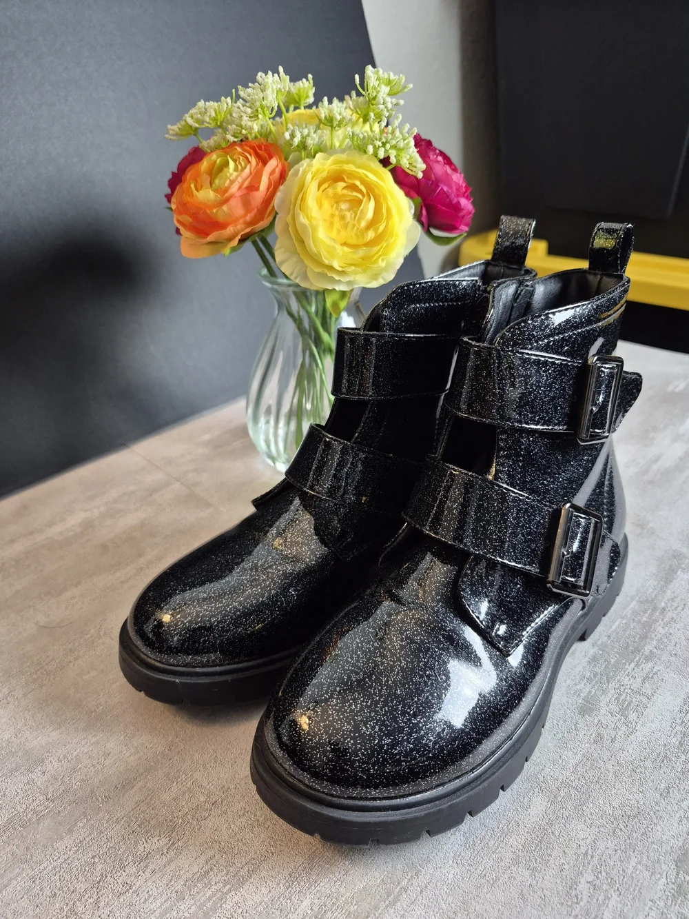 Dream Pair. Black Glitter Buckle Ankle Boots - Kids Shoes. Size 2
